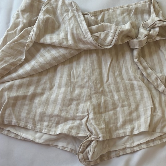 Abercrombie and Fitch Women’s Skort Size Small - Picture 2 of 3